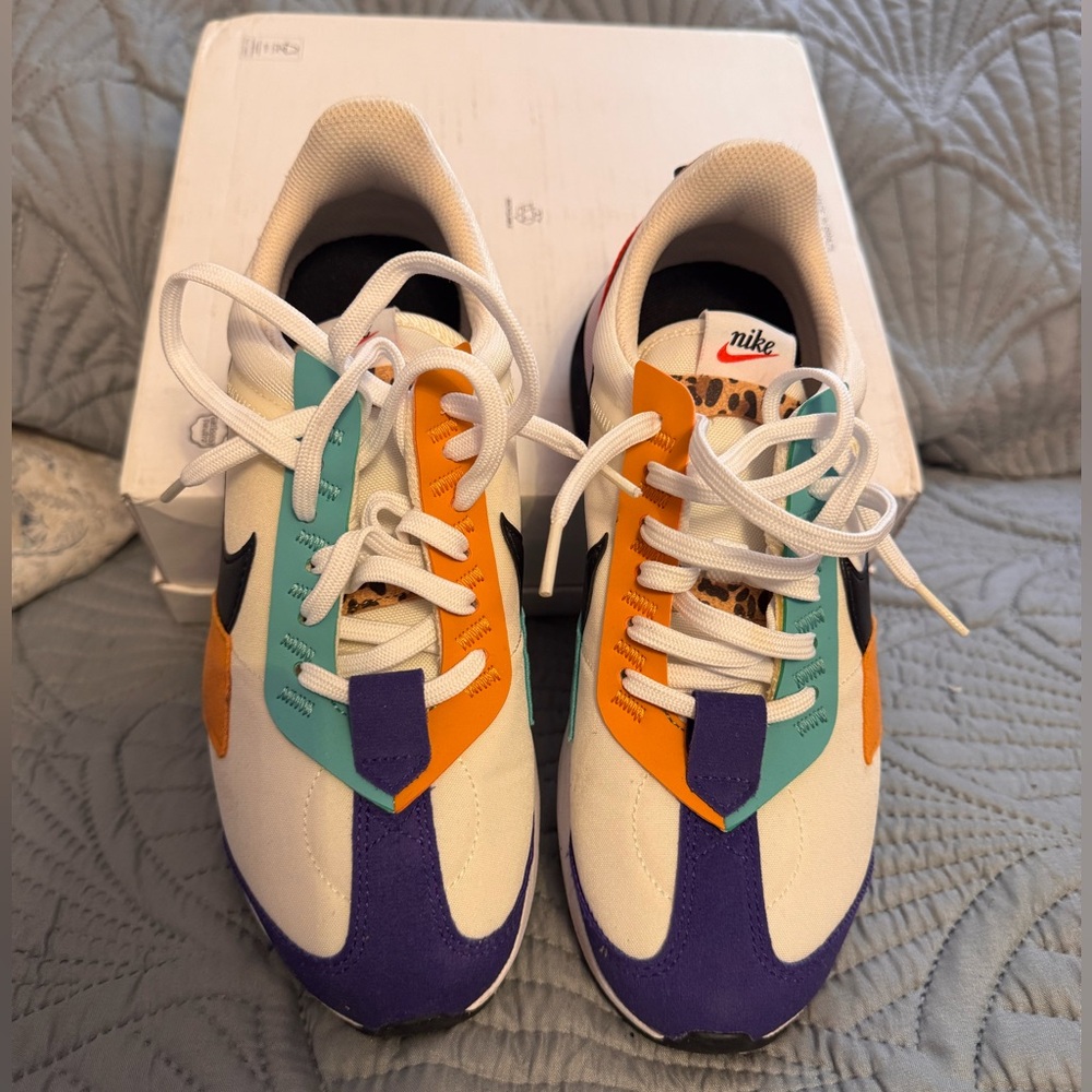 Women’s Nike sneakers